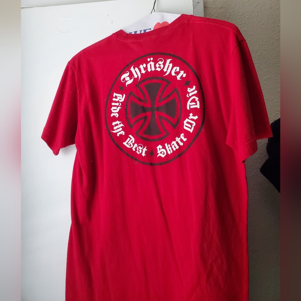 Thrasher x Independent M red shirt